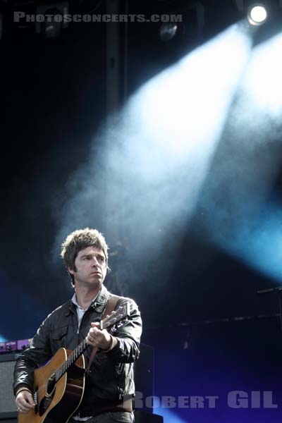 NOEL GALLAGHER'S HIGH FLYING BIRDS - 2012-08-25 - SAINT CLOUD - Domaine National - Grande Scene - 